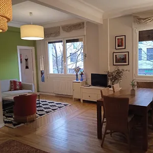 https://apartamento-guggenheim-gran-ubicacion-y-vistas.bilbaohotelsspain.com